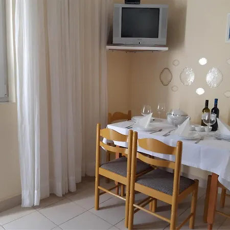 Gaj * Brodarica (Sibenik-Knin)