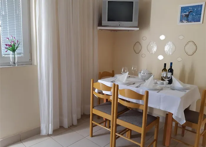 Gaj * Brodarica (Sibenik-Knin)