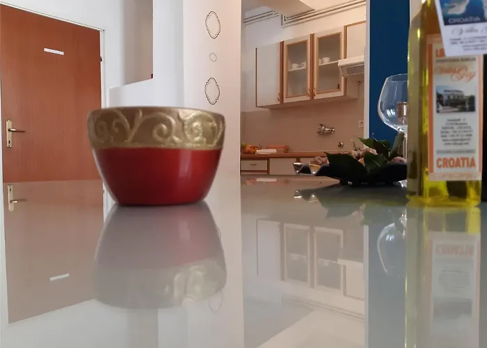 Gaj * Brodarica (Sibenik-Knin)